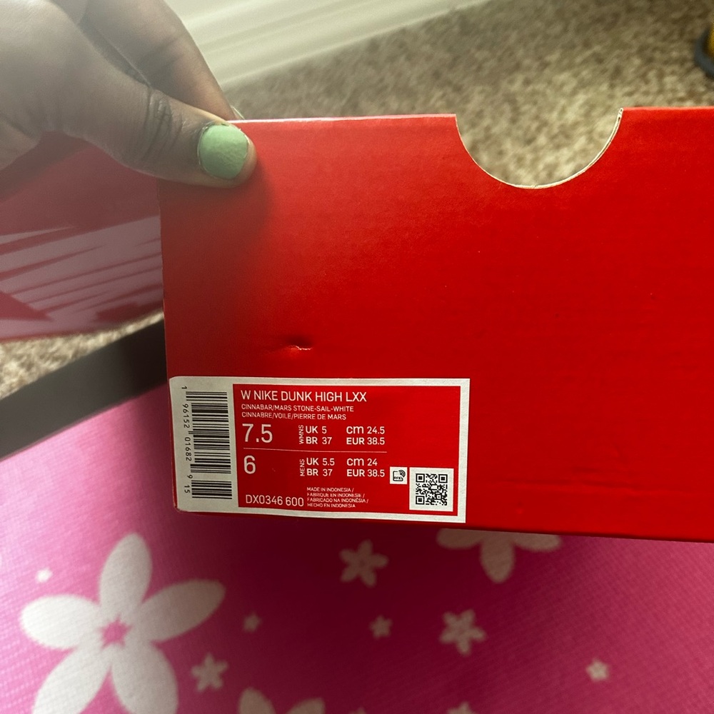 Women’s sneakers